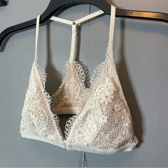 Victoria’s Secret White and Cream Lace front closure Bralette size xs - Picture 3 of 8
